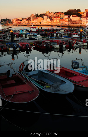 Pesca artigianale barche nel porto Carril, Vilagarcía de Arousa, Galizia, Spagna Foto Stock