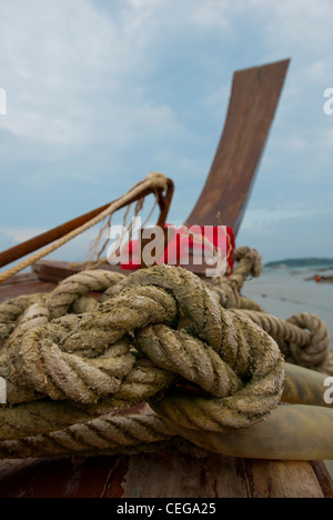 La prua di una barca dalla coda lunga in Phuket, Tailandia. Foto Stock