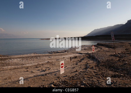 Un Dead Sea resort in Israele dove i visitatori possono godere la fangoterapia Foto Stock