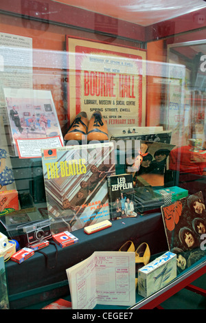 All'interno di Bourne Hall Museum, Ewell village, Epsom Surrey in Inghilterra REGNO UNITO Foto Stock