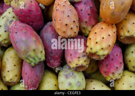 Gustosa cactus fresche Pere al mercato locale Foto Stock