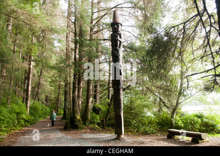 Il Totem Pole, Sitka National Historic Park aka Totem Park, Sitka, Alaska Foto Stock