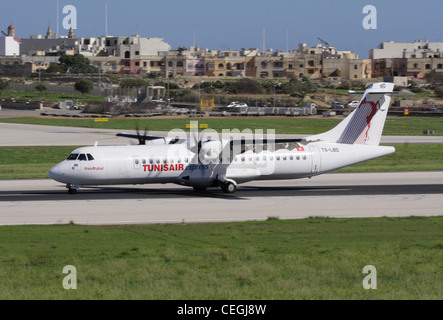 Breve Raggio del viaggio aereo. Tunisair Express ATR 72-500 turboelica aereo regionale Foto Stock