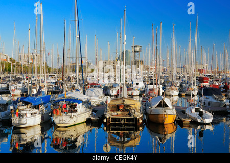 Tramonto al porto di Port Vell di Barcellona, Spagna. Foto Stock