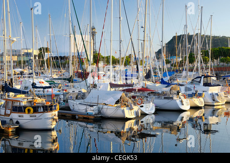 Tramonto al porto di Port Vell di Barcellona, Spagna. Foto Stock