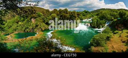 Panoramica Foto HDR di cascate di Krka Parco nazionale della Croazia. Foto Stock