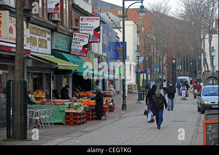 Tradizionale di frutta e verdura e di stallo shop in Chatham centro città zona pedonale dello shopping e Kent REGNO UNITO Foto Stock