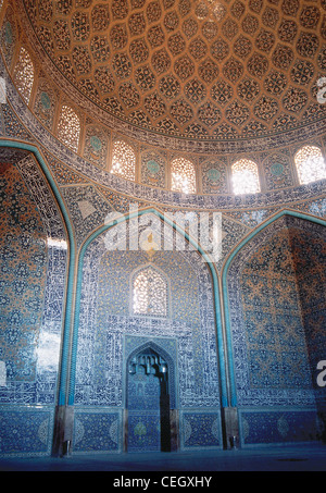 Sheikh Lotf Allah moschea. Mirhab e cupola della sala di preghiera. Isfahan. Repubblica islamica di Iran. Foto Stock