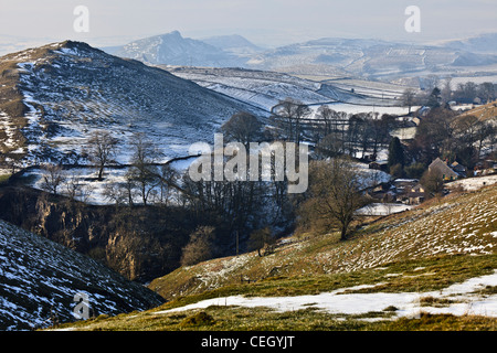 Vista verso la collina Hitter da alta Wheeldon collina nei pressi di Earl Sterndale, Parco Nazionale di Peak District, Derbyshire, in Inghilterra. Foto Stock