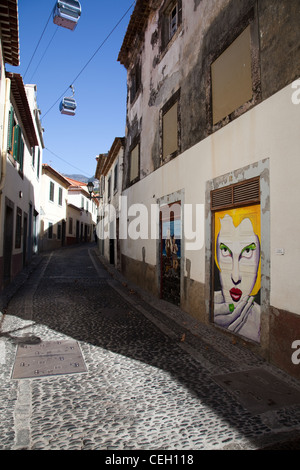 Funchal Old Town Porte dipinte su Rua de Santa Maria Cable Cars Rue Santa Maria zona Histroica do Funchal Portas com Arte Doors with Art in Madeira Foto Stock