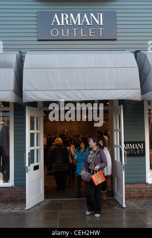 Gli amanti dello shopping presso il Villaggio di Bicester la settimana prima di Natale 2011 Foto Stock