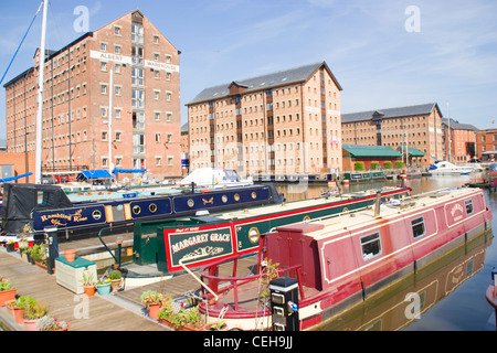 Marina & restaurato magazzini Gloucester Docks Gloucestershire England Regno Unito Foto Stock