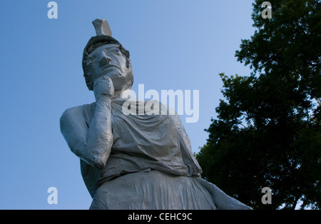 Gli hacker hanno collocato una statua gigante della dea greca Athena nella Corte di Killian del MIT il 18/09, il primo giorno degli esami finali. Foto Stock