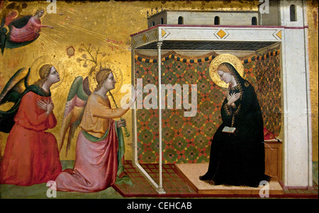 Annunciazione, pittura su pannello a tempera gotica italiana del 1335 del maestro fiorentino Bernardo Daddi, che mostra due angeli inginocchiati che salutano Maria, Museo del Louvre Foto Stock