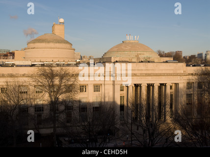 Gli hacker hanno messo candele di compleanno sulla parte superiore della cupola la mattina di venerdì 29 2008 febbraio per celebrare il compleanno del dormitorio Random Hall del MIT. Foto Stock