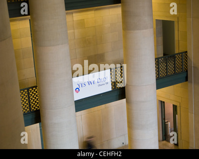 Gli hacker hanno messo un poster "Sì abbiamo fatto" nella lobby 7 del campus del Massachusetts Institute of Technology il 11/4/08 per celebrare la vittoria di Barack Obama nelle elezioni presidenziali del 2008. Foto Stock