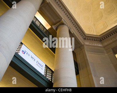 Gli hacker hanno messo un poster "Sì abbiamo fatto" nella lobby 7 del campus del Massachusetts Institute of Technology il 11/4/08 per celebrare la vittoria di Barack Obama nelle elezioni presidenziali del 2008. Foto Stock