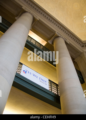 Gli hacker hanno messo un poster "Sì abbiamo fatto" nella lobby 7 del campus del Massachusetts Institute of Technology il 11/4/08 per celebrare la vittoria di Barack Obama nelle elezioni presidenziali del 2008. Foto Stock