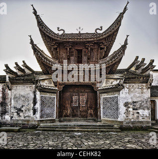 Una sala ancestrale con squisito design architettonico e di dettaglio nel Zhejiang, Cina Foto Stock