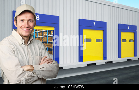 Ritratto di soggetti di razza caucasica sorridente giovane lavoratore Foto Stock