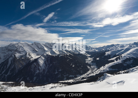 Alpi austriache in inverno, ampia vista sulla Valle di Tux verso il ghiacciaio di Tux Foto Stock