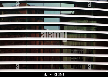 Close-up della curva di edificio teatrale in Leicester progettato dall architetto Rafael Viñoly. Foto Stock