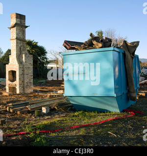 Caminetto/camino è tutto ciò che rimane dopo una vecchia villa/ casa è stata demolita Foto Stock