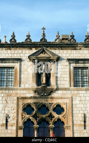 Il Palazzo Sponza che mostra il dettaglio del gotico veneziano di Windows e la statua di San Biagio Dubrovnik Dalmazia Croazia Foto Stock