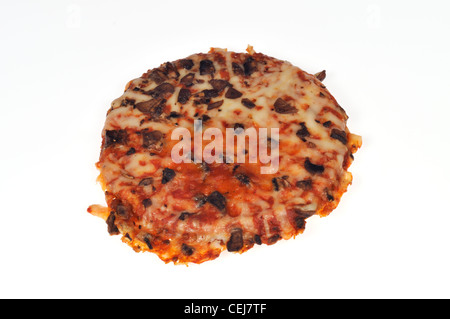 Cuocere la pizza a fungo su sfondo bianco intaglio Foto Stock