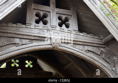 Lychgate in ingresso al sagrato della chiesa di Sant'Andrea Chiesa, Eaton, Norwich, Norfolk, Inghilterra, Regno Unito Foto Stock