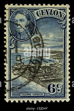 CEYLON-circa 1937:un timbro stampato in Ceylon mostra immagine del porto di Colombo (noto come porto di Kolomtota agli inizi del XIV secolo Colombo unito) è il più grande e il porto più trafficato in Sri Lanka, circa 1937. Foto Stock