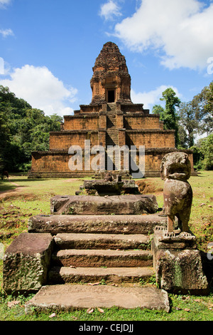 Baksei Chamkrong, decimo secolo Hindu Tempio Piramide in Cambogia Siem Reap provincia. Foto Stock