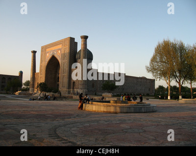 Il Registan era il cuore antico della città di Samarcanda, Uzbekistan Foto Stock