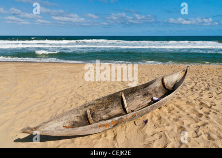 Un malgascio rifugi in un villaggio di pescatori, Madagascar Foto Stock