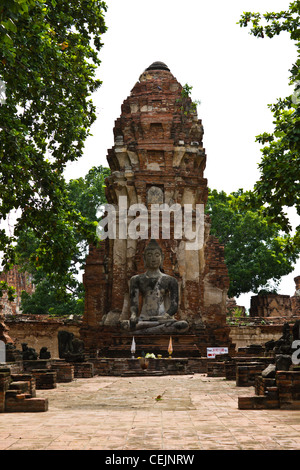 Immagine del Buddha in Wat Mahathat Ayutthaya della Thailandia Foto Stock