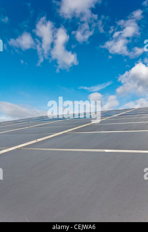 Tetto con totalmente integrato del pannello solare, sistema fotovoltaic, Italia Foto Stock