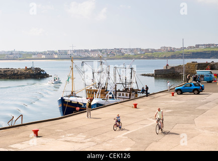 Barche da pesca in porto a Portrush, County Antrim, Irlanda del Nord Foto Stock