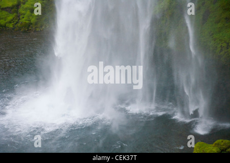 Seljalandsfoss cascata, Seljalands, Sudhurland, Islanda Foto Stock