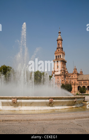 Piazza Espana (Plaza de Espana) costruito esposizione Ibero-americana 1929 tenutasi a Siviglia creatore Anibal Gonzalez stile misto Foto Stock