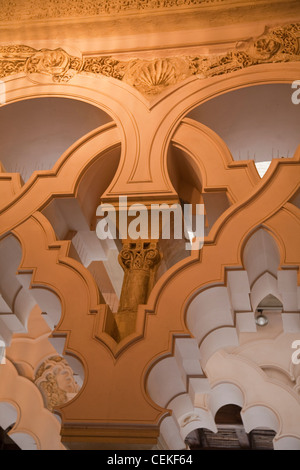 Castillo de la Aljafería Palace palazzo fortificato costruito durante la seconda metà del XI secolo in Zaragoza Abu Jafar Ahmad ibn Sulayman al Muqtadir Foto Stock