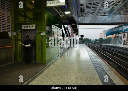 Heron banchina della stazione di DLR, Isle of Dogs Foto Stock