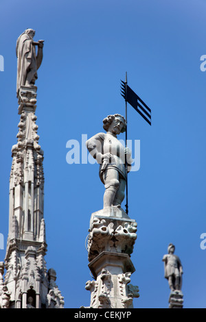 L'Italia, Milano, Cattedrale di Milano, guglie e pinnacoli e statue sulle guglie Foto Stock
