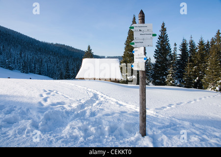 Tatra polacchi nel paesaggio invernale su Rusinowa Glade Foto Stock
