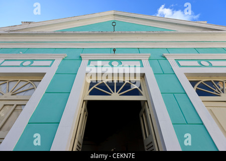 Case colorate intorno a Sao Frei Pedro Goncalves Square, Joao Pessoa, Paraiba, Brasile Brasil Foto Stock