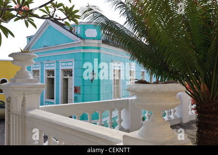 Case colorate intorno a Sao Frei Pedro Goncalves Square, Joao Pessoa, Paraiba, Brasile Brasil Foto Stock