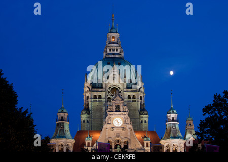 La nuova City Hall / Neues Rathaus di notte a Hannover, Bassa Sassonia, Germania Foto Stock