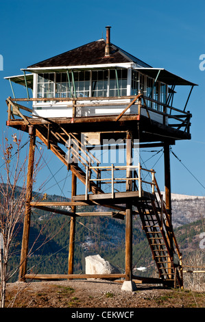 Originariamente in cima Sliderock montagna, questo 1933 fire torre fu spostato a Fort Missoula in Missoula, Montana nel 1983. Foto Stock