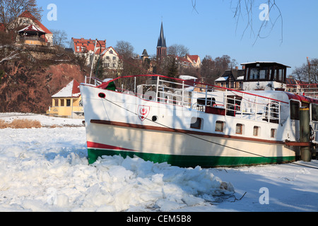Frozen River Saale a Halle, Germania Foto Stock