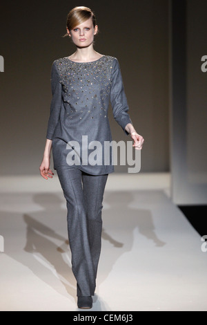 Alberta Ferretti Milano pronto a indossare Autunno Inverno 2011 2012 Foto Stock