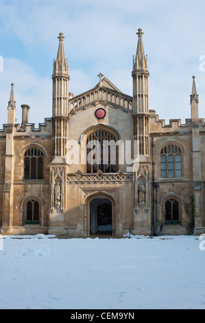 Il Corpus Christi College Chapel in inverno la neve, Cambridge, Cambridgeshire, England, Regno Unito Foto Stock